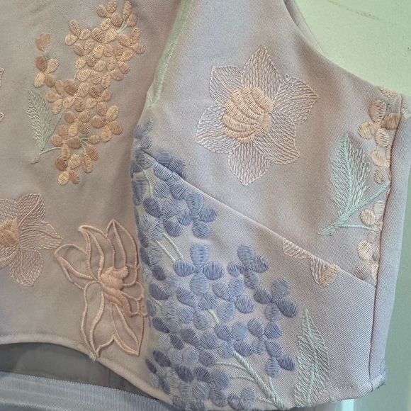 Lilac Embroidered Appliqué full crop top pencil dress - Picture 4 of 12